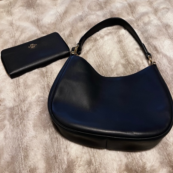 Navy Blue Authentic Coach handbag & Wallet - Picture 3 of 10
